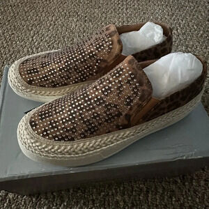 Volatile Bandwagon platform bedazzled shoes Sz 6.5 NWB